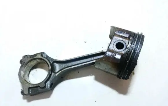 Ford Fiesta Piston with connecting rod