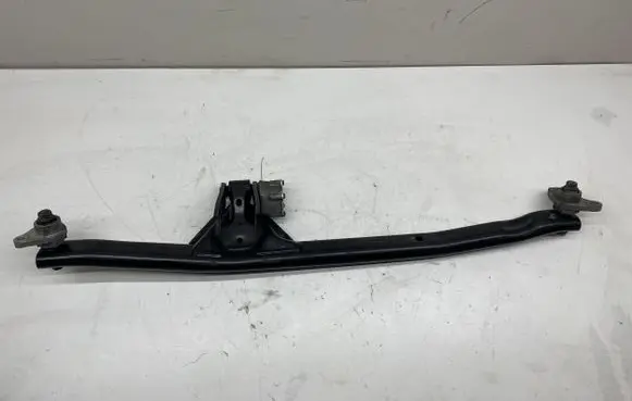 Volvo S60 Engine mounting bracket 8666205 8666204