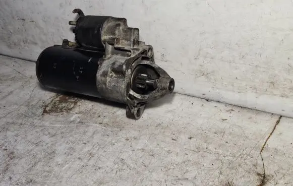 Volkswagen PASSAT B5 Starter motor 068911024G