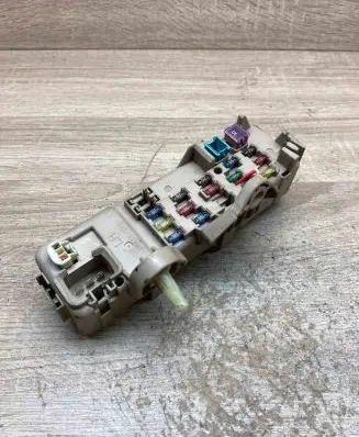 Toyota Previa (XR30, XR40) II Fuse module 0E310055 4978 PA66PPE