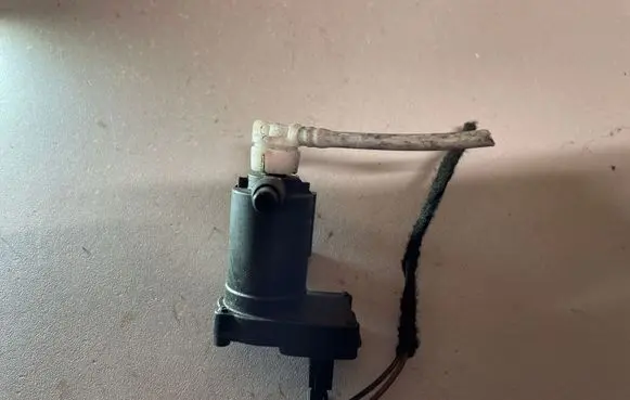 Mercedes-Benz CLK A209 C209 Turbo solenoid valve A2038000478