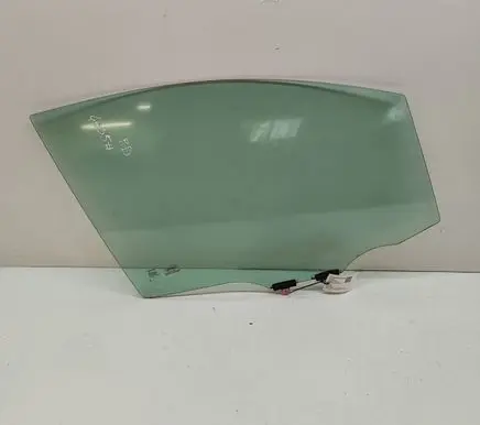 Toyota Sienna XL40 IV Front door window glass four-door 6810108070