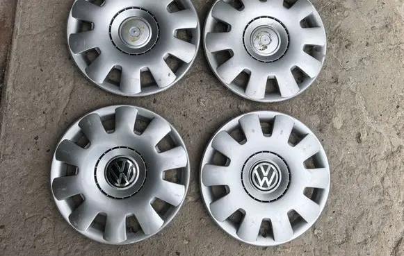 Volkswagen Golf IV R15 wheel hub/cap/trim 1J0601147P