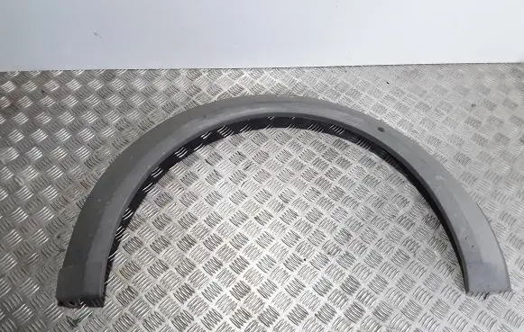 Rear fender molding trim