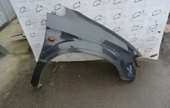 Chrysler Voyager Fender