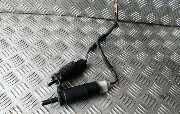 Mercedes-Benz E W212 Windscreen/windshield washer pump 2218690121 2108691221
