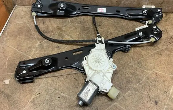 BMW 3 E90 E91 Front door electric window regulator 6927027