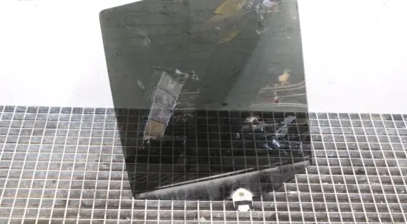 Land Rover Discovery 3 - LR3 Rear door window glass