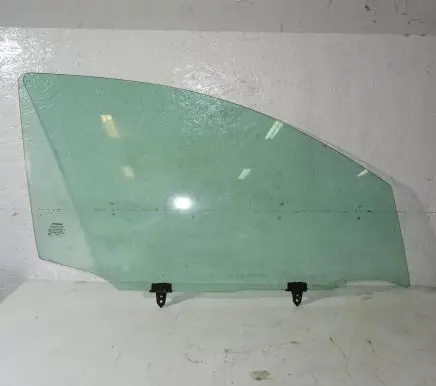 Nissan Qashqai Front door window glass four-door