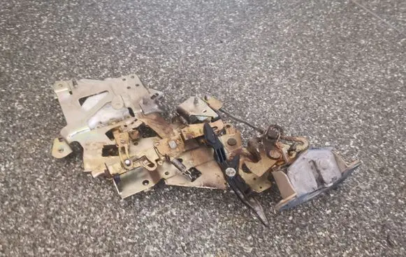 Nissan Quest Sliding door lock 825515Z000