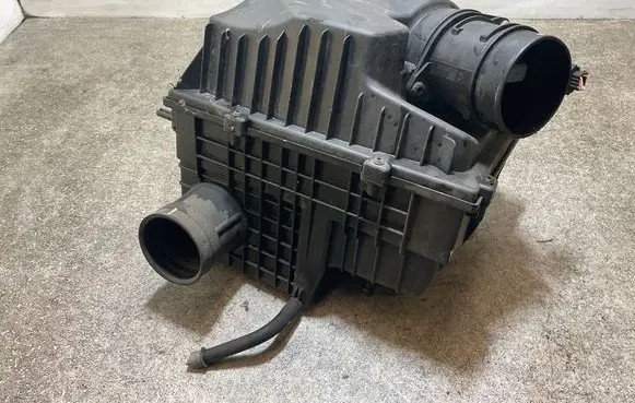 Opel Movano B Air filter box 8200751534