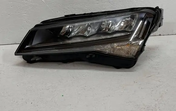 Skoda Superb B8 (3V) Headlight/headlamp 3V1941015C