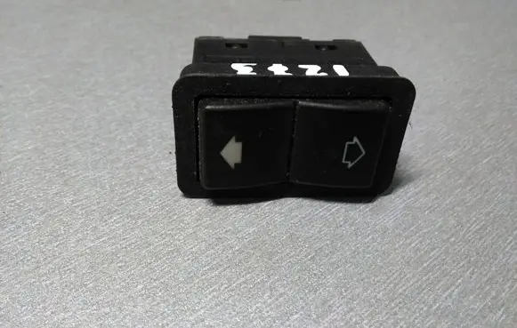 BMW 5 E39 Electric window control switch 8368974