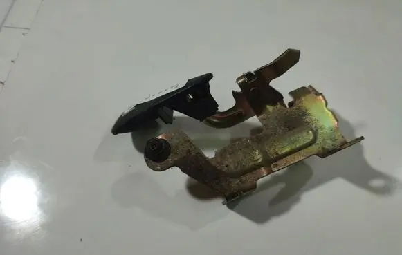 Peugeot 406 Fuel tank opening switch 