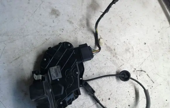 Volvo S80 Front door lock A048317 1452169 PBTGF30