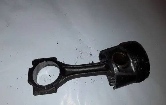 Skoda Fabia Mk1 (6Y) Piston with connecting rod 038J