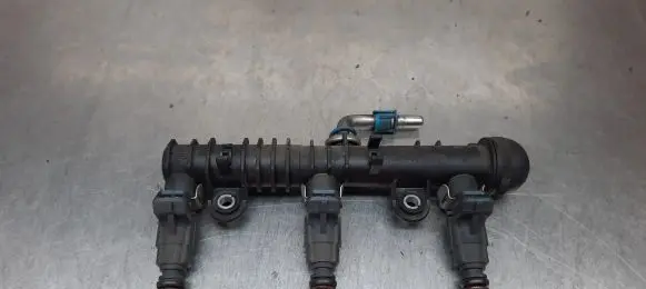 Fuel injector supply line/pipe