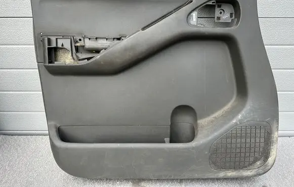 Nissan Navara Front door card panel trim 809014X31A