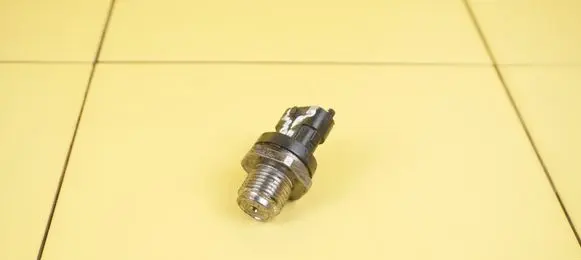 Opel Corsa E Fuel pressure sensor 0281007017 25SP10