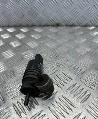 Volkswagen Touran II Windscreen/windshield washer pump 1K6955651 3122789
