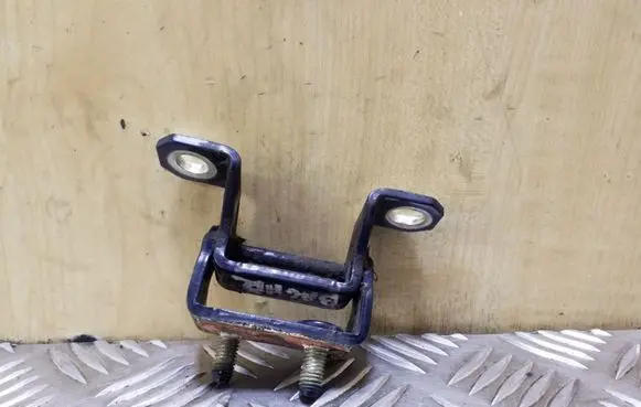 Chevrolet Captiva Tailgate/trunk/boot hinge
