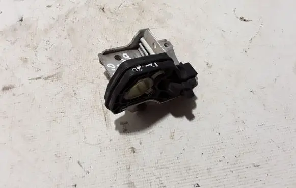 BMW 5 F10 F11 Radiator mount bracket 7575247