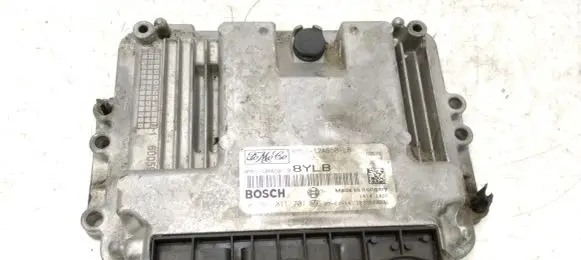 Ford Focus Engine control unit/module 8M5112A650LB 0281011701