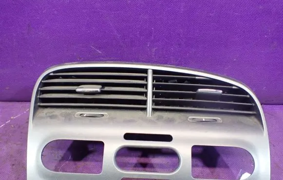 Seat Altea XL Dashboard air vent grill cover trim 5P1819110J