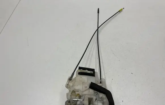 Subaru Impreza III Front door lock