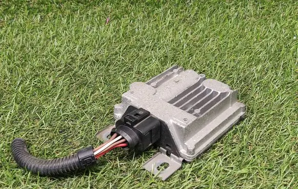 Volkswagen Touareg II Fuel injection pump control unit/module 7P0906093 A2C53355730 14171619