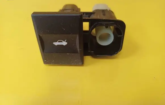 Tailgate opening switch