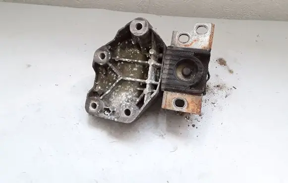 Alfa Romeo 159 Engine mount bracket A236013