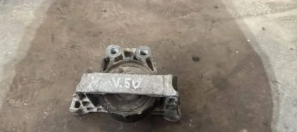 Volvo V50 Engine mount bracket