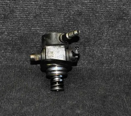 Seat Leon (5F) Fuel injection high pressure pump 04E127026E