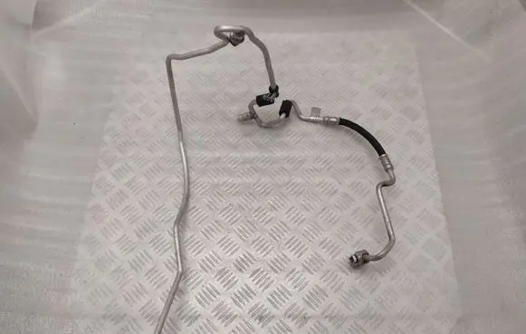 BMW 2 F46 Air conditioning (A/C) pipe/hose 9209724
