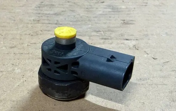 Audi A6 C7 Fuel injector 0445110369 03L130277J