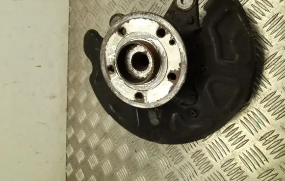 Mercedes-Benz Vito Viano W447 Front wheel hub A4473300620