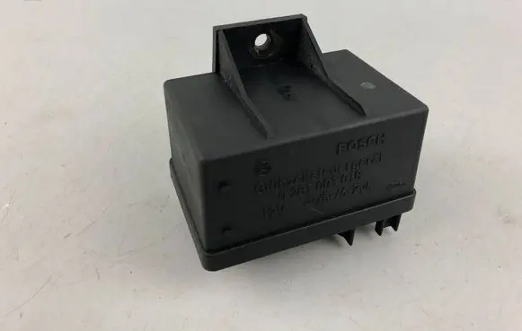 Jaguar XJ X350 Glow plug pre-heat relay 0281003018