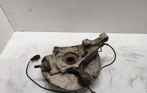 Volvo V70 Front wheel hub 9461944