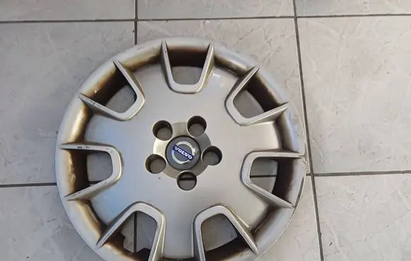 Volvo V60 R16 wheel hub/cap/trim 30645367