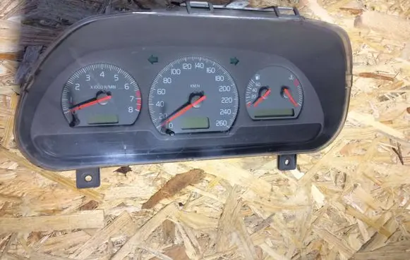 Volvo S40, V40 Speedometer (instrument cluster) 30857575 00W15D2 30887708