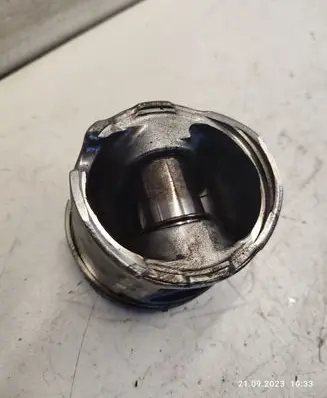 Piston