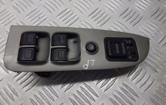 Honda CR-V Front door window switch trim S9AJ210M1