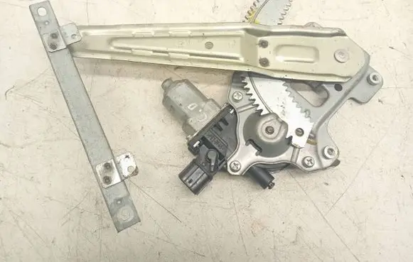 Mitsubishi Lancer VIII Rear door window regulator with motor