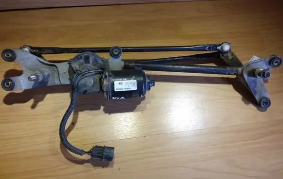 KIA Sorento Front wiper linkage and motor 981003E000 035247410