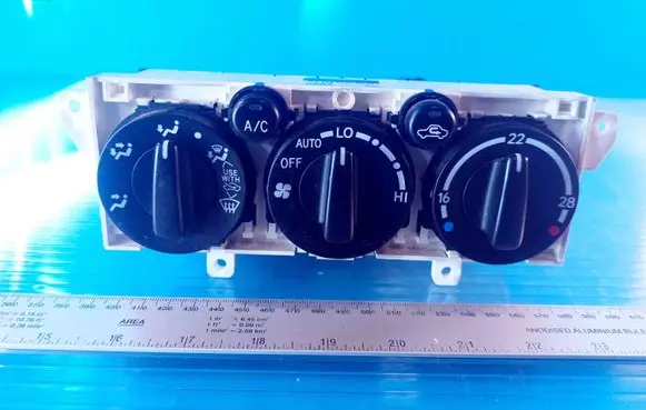 Toyota Avensis T220 Climate control unit 5590005091 MB1465700540
