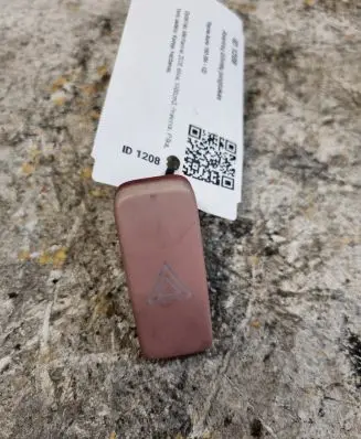 Toyota Auris 150 Hazard light switch 8433202130