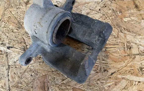 Mercedes-Benz C W203 Front brake caliper