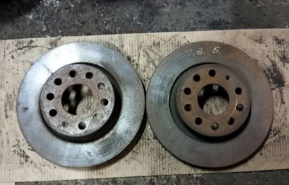 Volkswagen Golf V Front brake disc