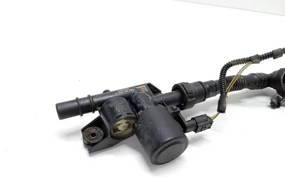 Audi A3 S3 8V Fuel pressure regulator 5Q0201559A 152540599